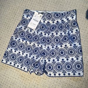 Zara new never been worn high waisted blue and white shorts (side zip)